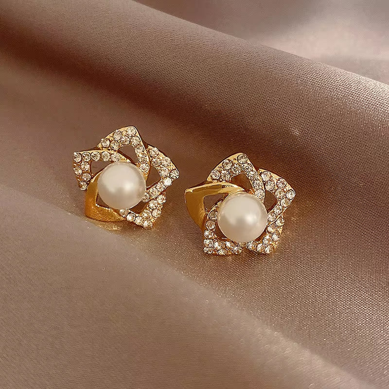 2023 New Bright Crystal Luxury Korean Unusual Claw Stud Earrings Ear Piercing Hook Irregular Pearl Christmas Jewelry Gift