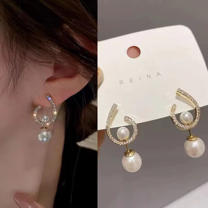 2023 New Bright Crystal Luxury Korean Unusual Claw Stud Earrings Ear Piercing Hook Irregular Pearl Christmas Jewelry Gift