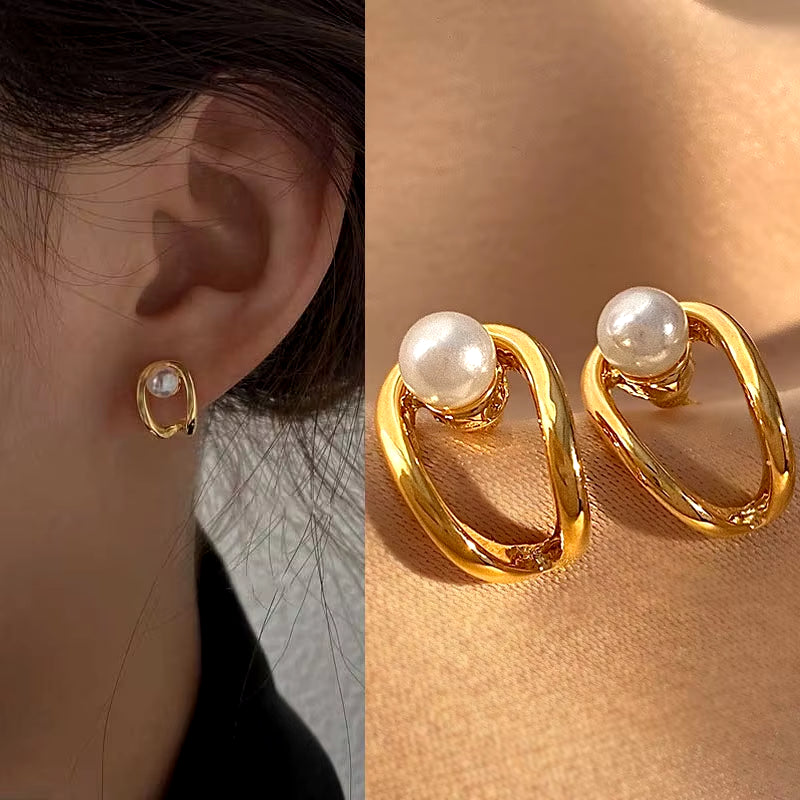 2023 New Bright Crystal Luxury Korean Unusual Claw Stud Earrings Ear Piercing Hook Irregular Pearl Christmas Jewelry Gift